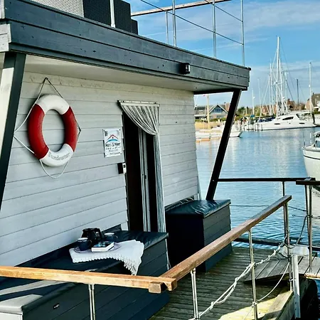 Hausboot Sundowner - Huus & Großenbrode