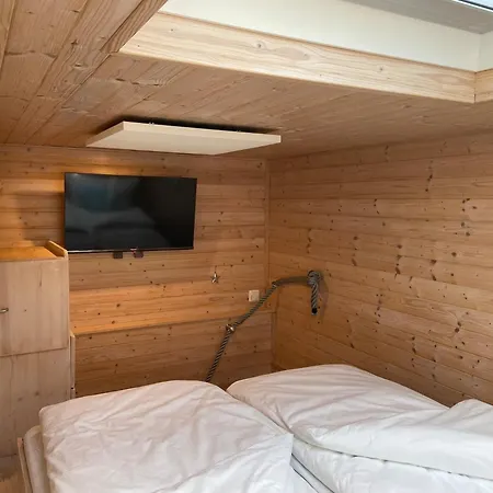 Hausboot Sundowner - Huus & *