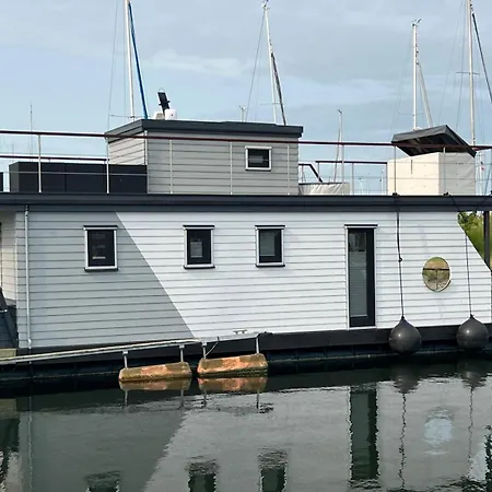 Botel Hausboot Sundowner - Huus & Grossenbrode