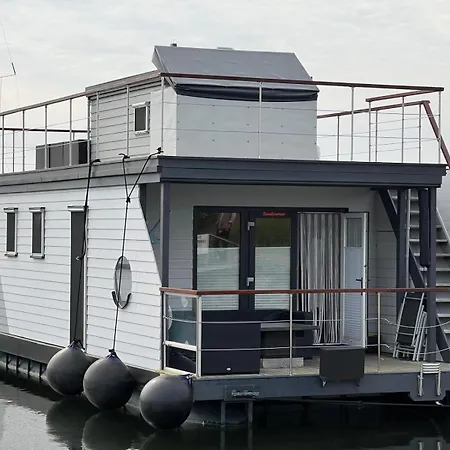 Hausboot Sundowner - Huus & Grossenbrode