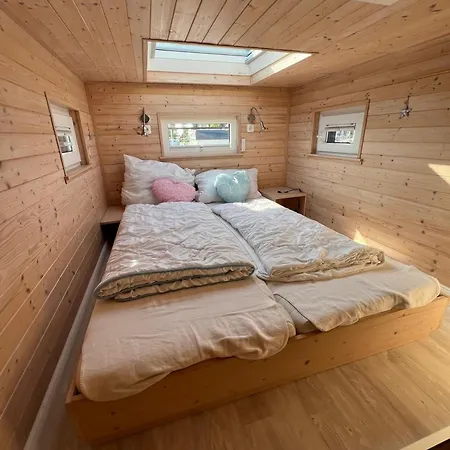 Hausboot Sundowner - Huus & 船上ホテル *